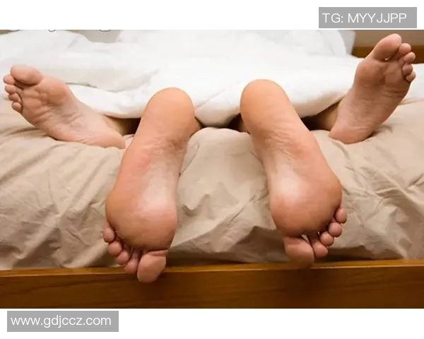 足球喝尿的奇葩故事与运动员的极限挑战背后的真实心理揭秘